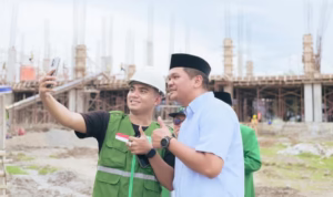 Bupati BantaeG, Uji Nurdin menghadiri peninjauan pembangunan kelas kuliah Kampus UMI di Butta Toa, Sabtu (19/4).(Dok.Ist)