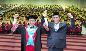 [Foto] Menteri Pertanian menghadiri Wisuda 1.612 lulusan baru Unhas periode April T.A 2025/26 di Baruga Unhas Makassar, Kamis (10/4). (Dok.Humas Unhas)