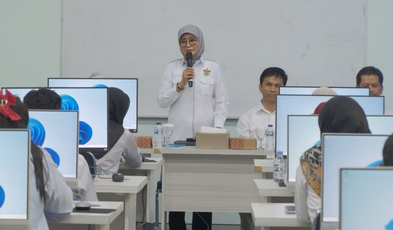 Prof Farida Patittingi membuka Tendik Digitalisasi.(foto/ist)