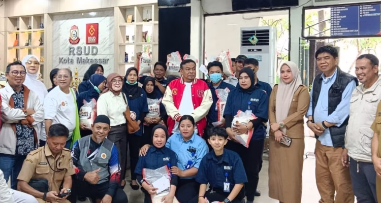 AAS Foundation-IKA Unhas Salurkan Bantuan Sosial ke Peserta PBI JKN-KIS