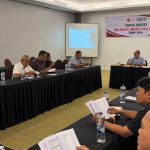 Tim Adhoc saat melaksanakan rapat membahas AD dan ART IKA Unhas, pokok-pokok program kerja dan rekomendasi Mubes di Hotel MaxOne, Makassar, 30 hingga 31 Mei 2026.(foto/ist)