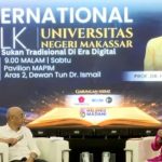 Guru Besar UNM Prof Hasmyati pembicara di kegiatan dialog di Kuala Lumpur.(foto/ist)